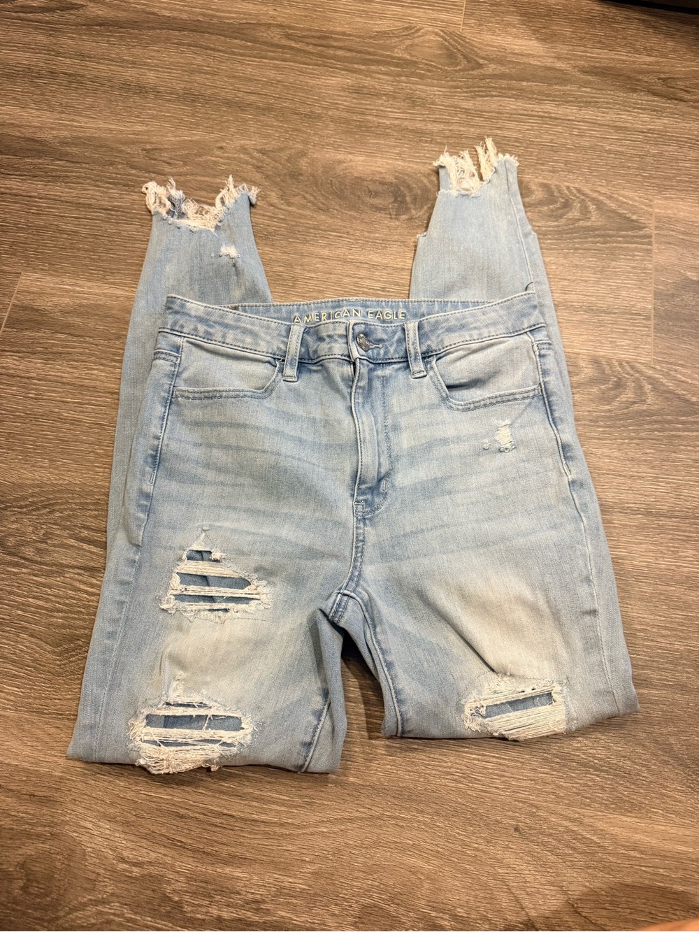 American Eagle Outfitters Light Wash Ripped Skinny Jeans